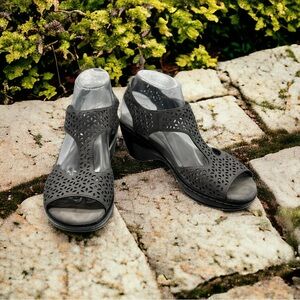 JBU by Jambu Chloe Laser Cut Gray Sandal, Size 8